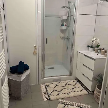 Cozy Situe A 10 Min De Aeroport De Roissy Cdg Situe A 1 Min A Pied De La Gare Rer Direction Paris Centre 20min